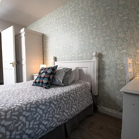 In The Heart Of - Beautiful, Spacious And Modern Two Bedroom Apartment