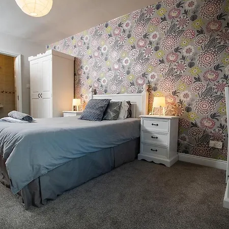 In The Heart Of - Beautiful, Spacious And Modern Two Bedroom * Bundoran