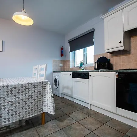 Apartament In The Heart Of - Beautiful, Spacious And Modern Two Bedroom *