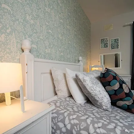 Apartament In The Heart Of - Beautiful, Spacious And Modern Two Bedroom *