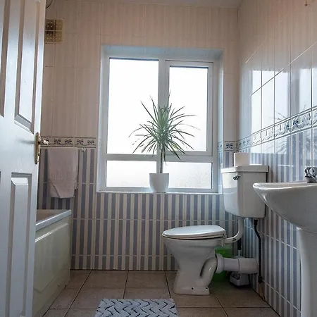 Apartament In The Heart Of - Beautiful, Spacious And Modern Two Bedroom *