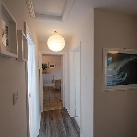 In The Heart Of - Beautiful, Spacious And Modern Two Bedroom *