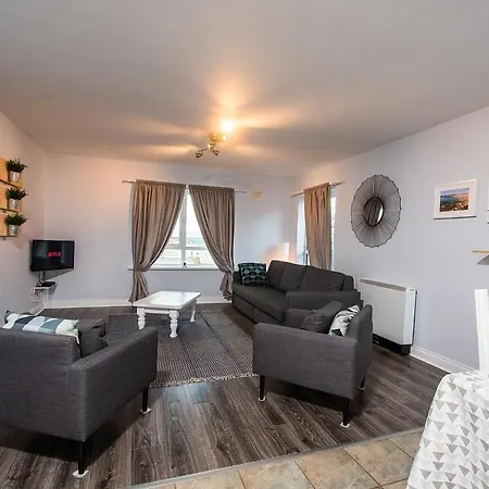 Apartament In The Heart Of - Beautiful, Spacious And Modern Two Bedroom